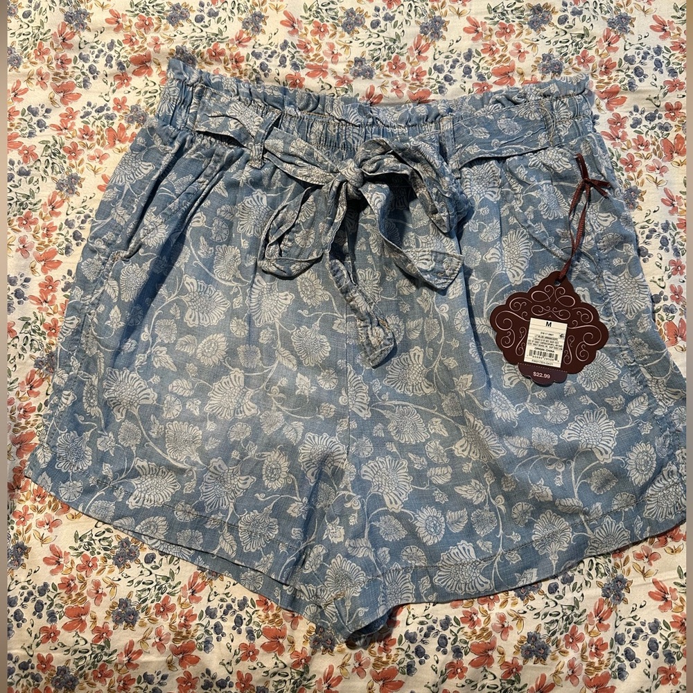 NWT Knox Rose Floral linen/denim shorts, size M